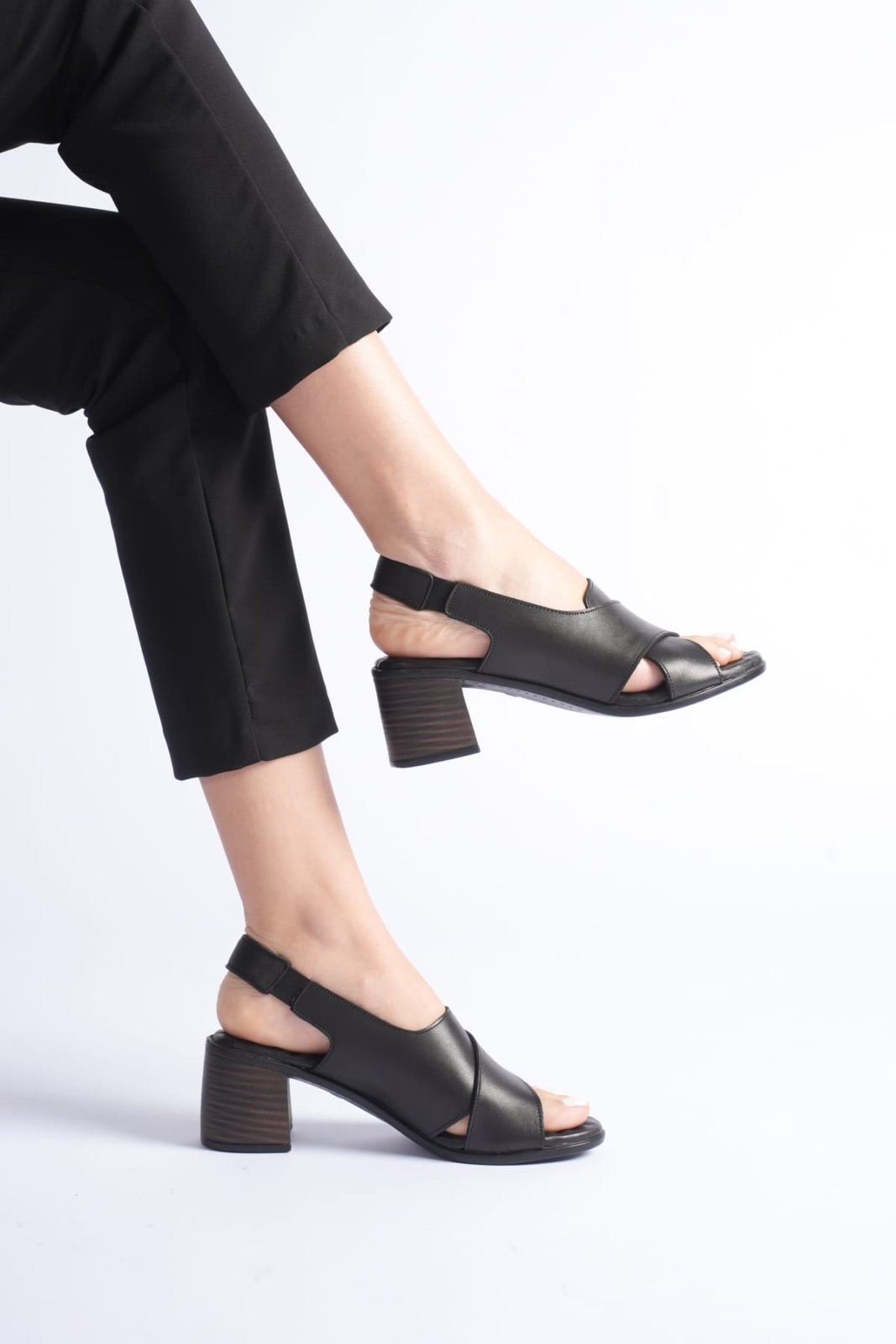 Genuine Leather Woman Sandal 2