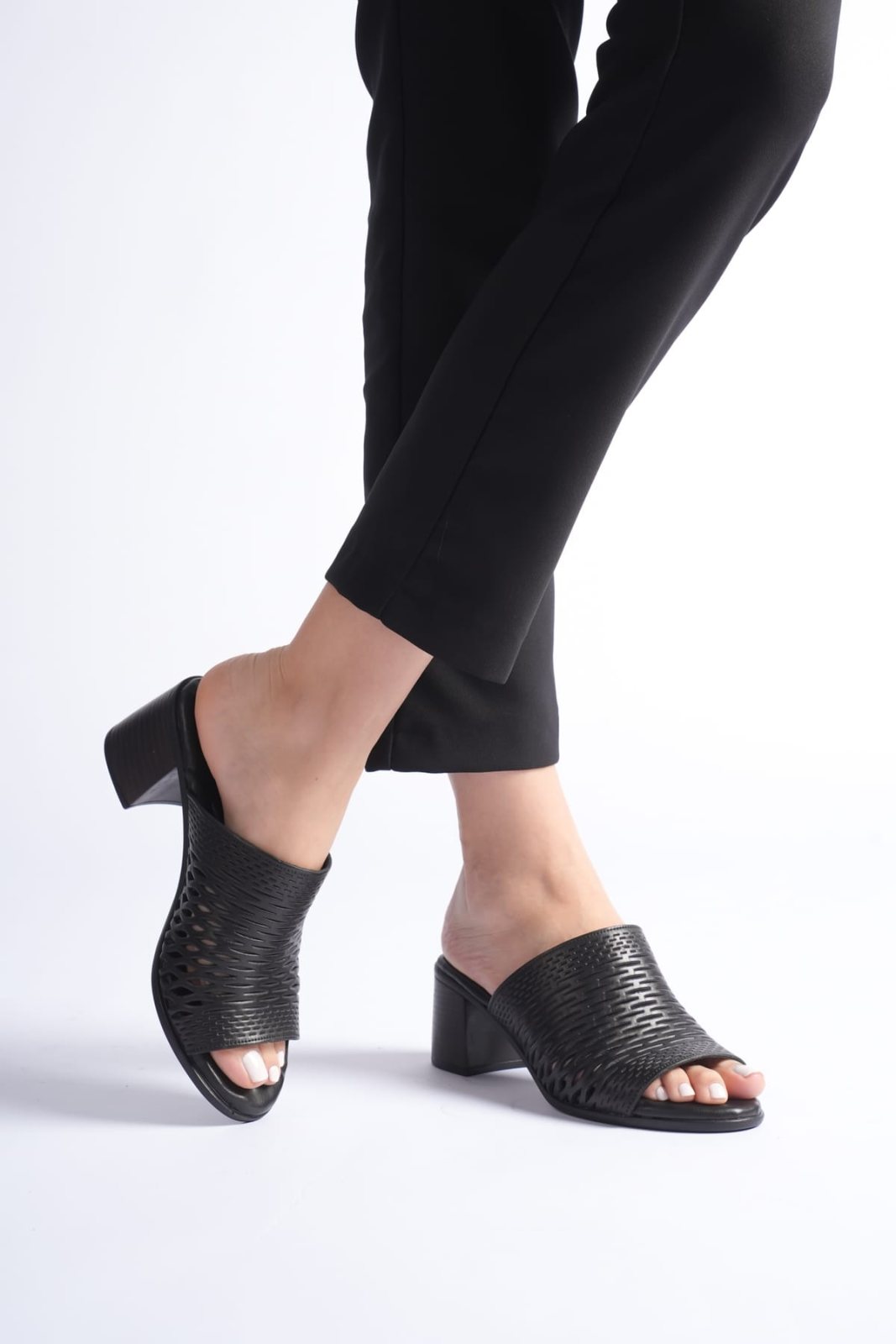 Genuine Leather Woman Slipper 4