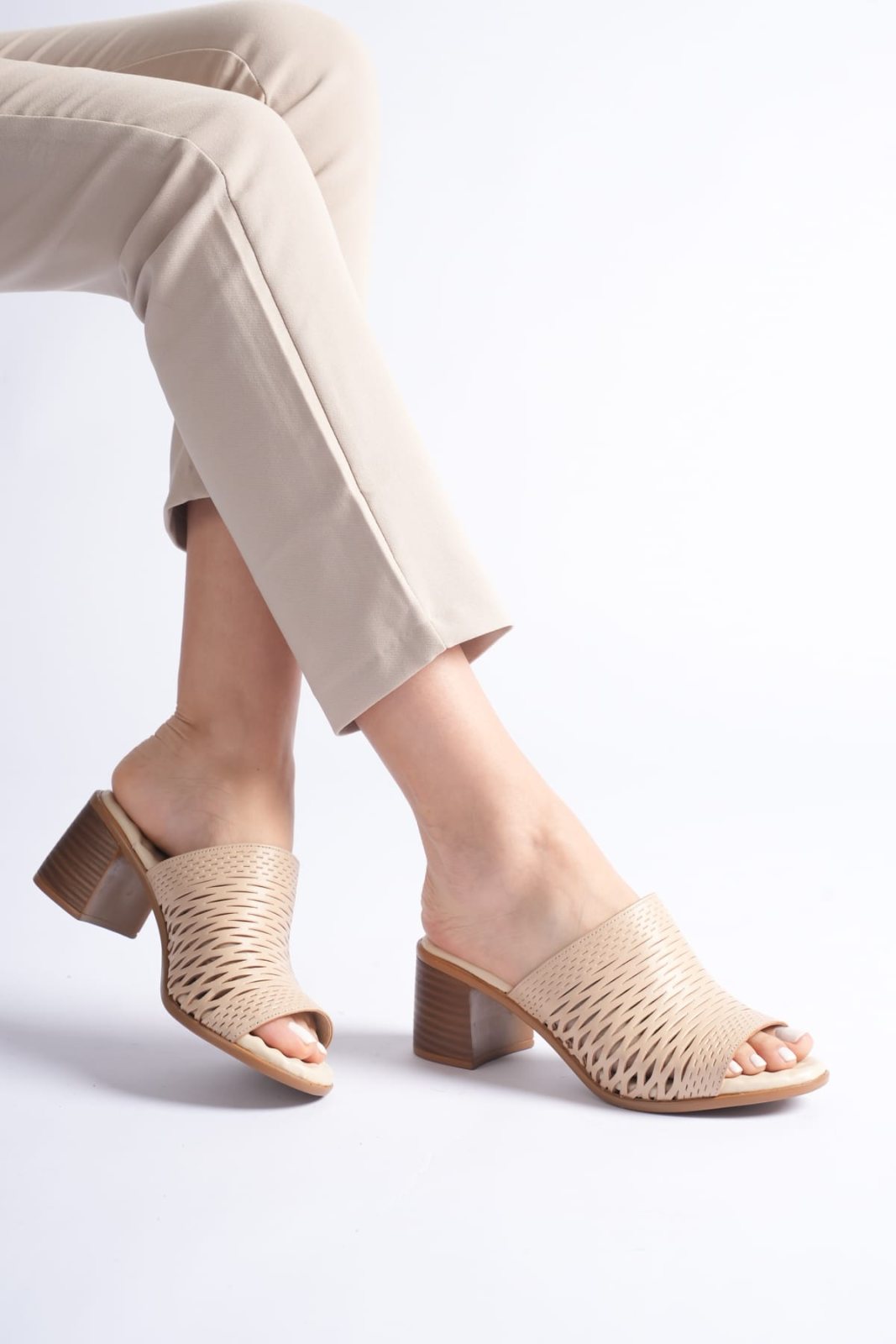Genuine Leather Woman Slipper 8