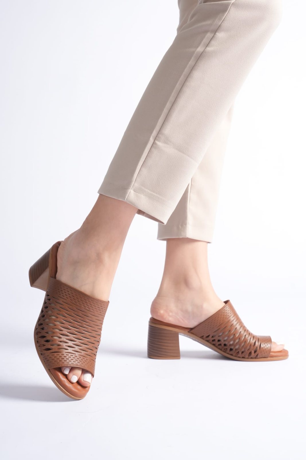 Genuine Leather Woman Slipper 10