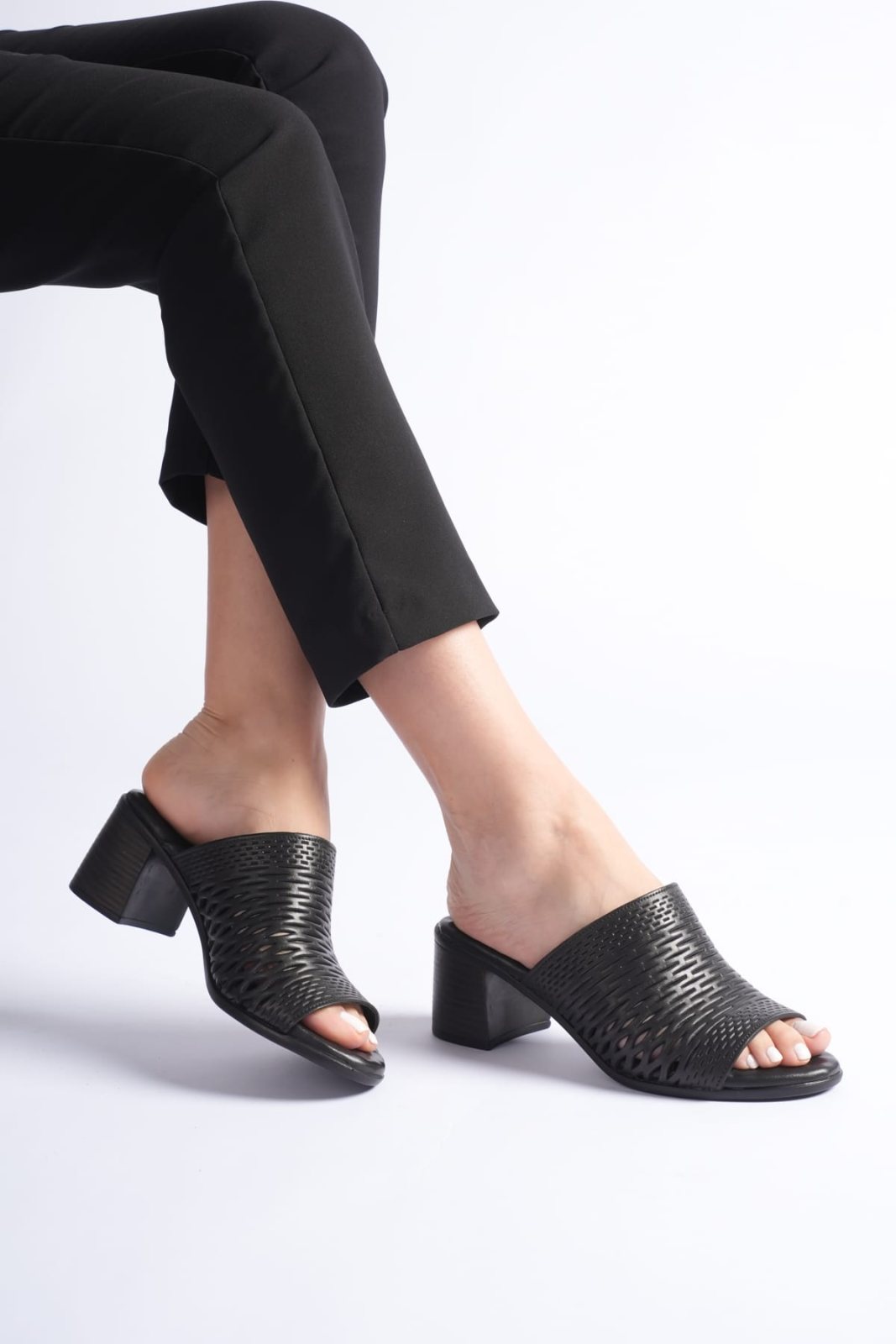Genuine Leather Woman Slipper 3