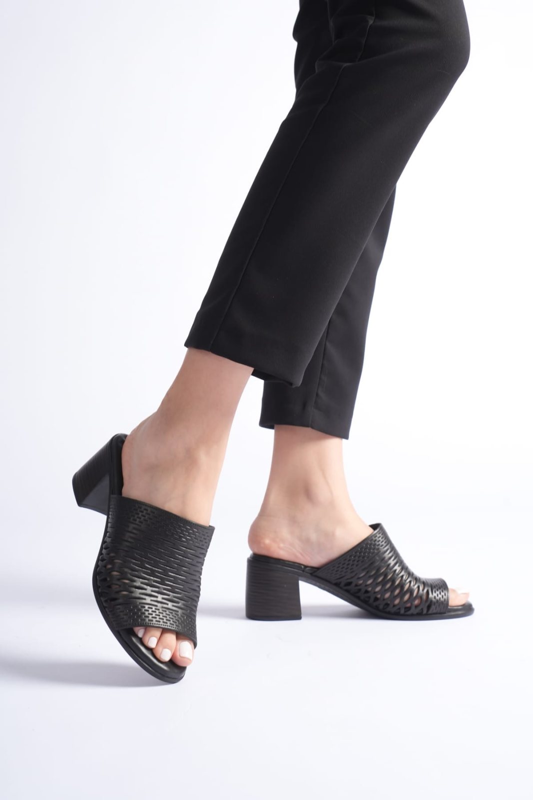 Genuine Leather Woman Slipper 2
