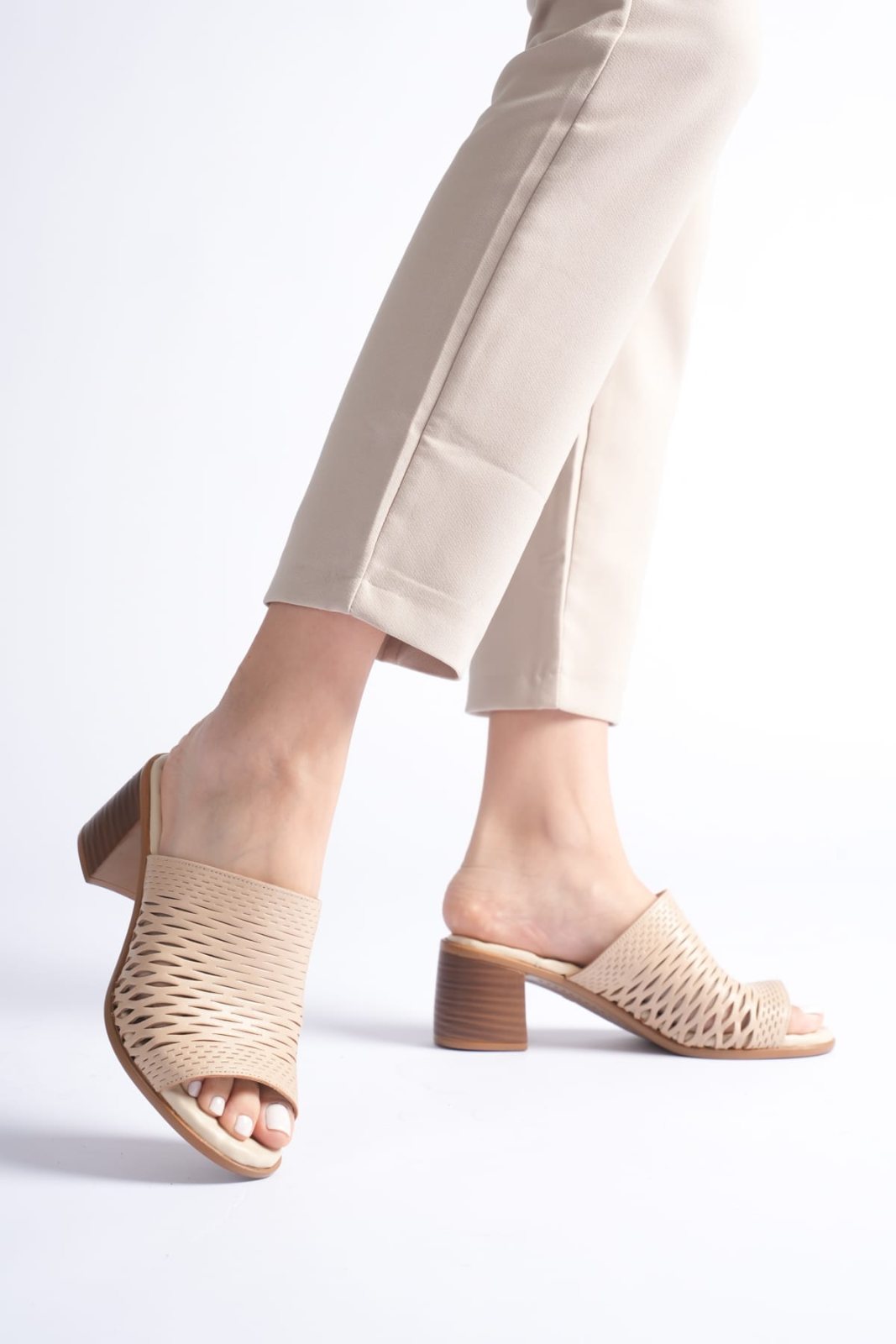 Genuine Leather Woman Slipper 7