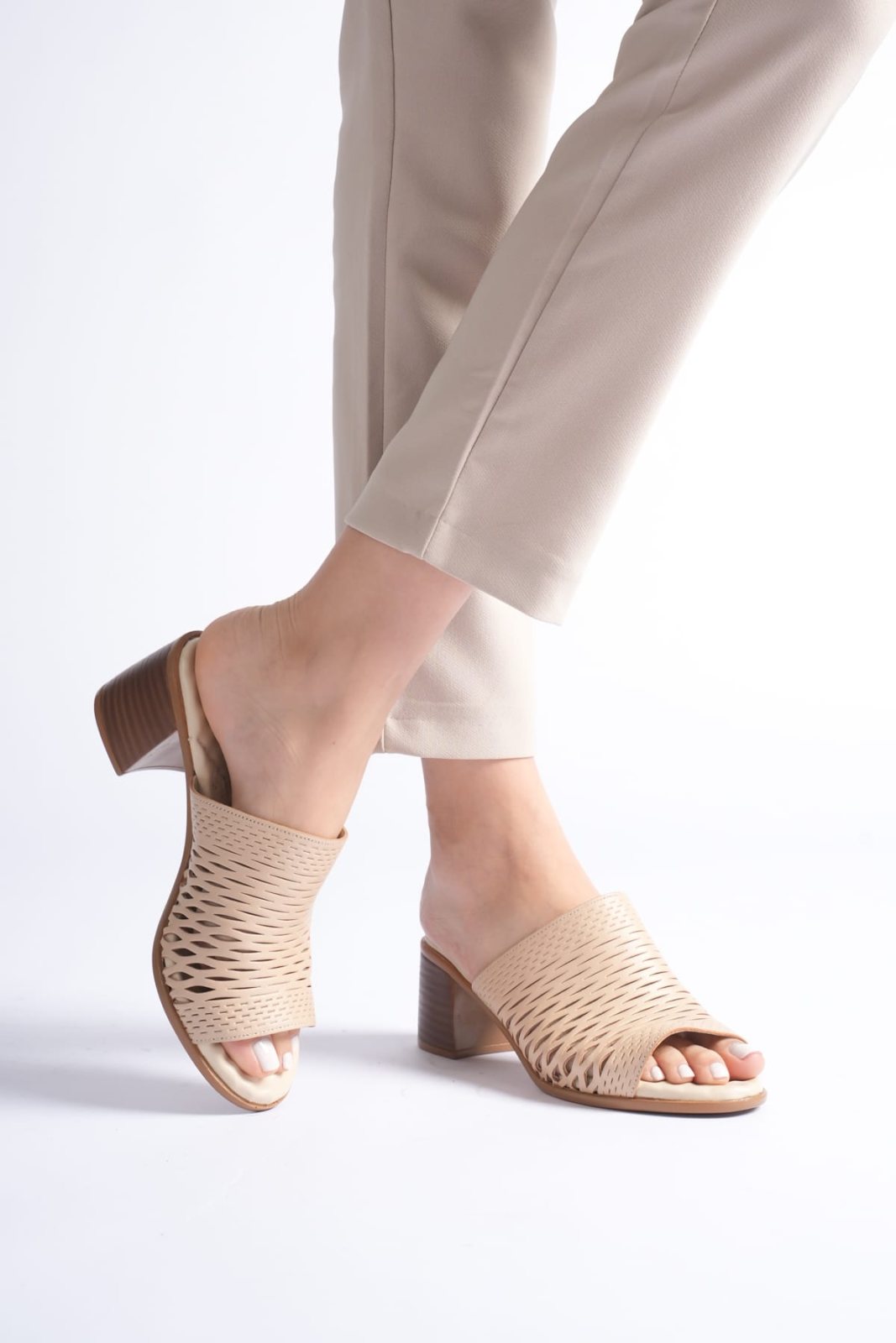 Genuine Leather Woman Slipper 6